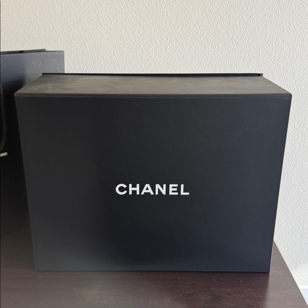 Chanel Black Shopping Bag and Box Set magnetic - Picture 2 of 6